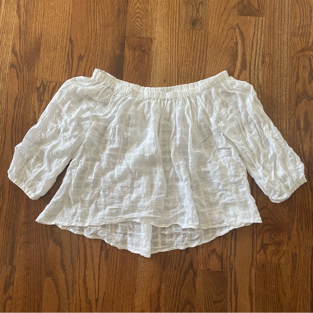 Forever 21 White Ruffled Asymmetrical Off the Shoulder Blouse Top M